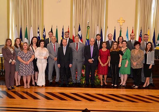 570045-Foto-oficial-realizada-ao-final-do-encontro